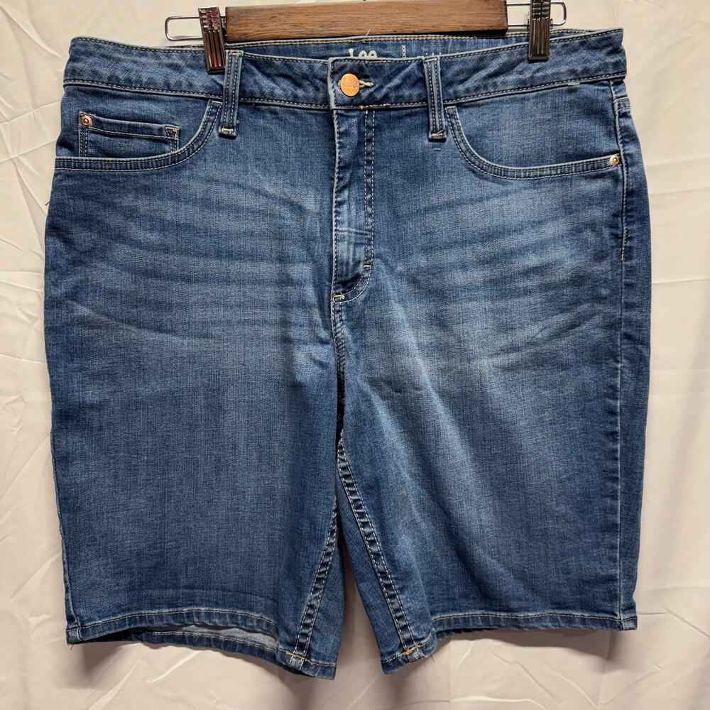 Women's Lee Riders Midrise Bermuda Denim Jean Shorts Sz 16 Summer Beach Casual